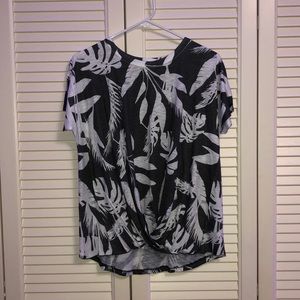 grey/white knitted shirt
